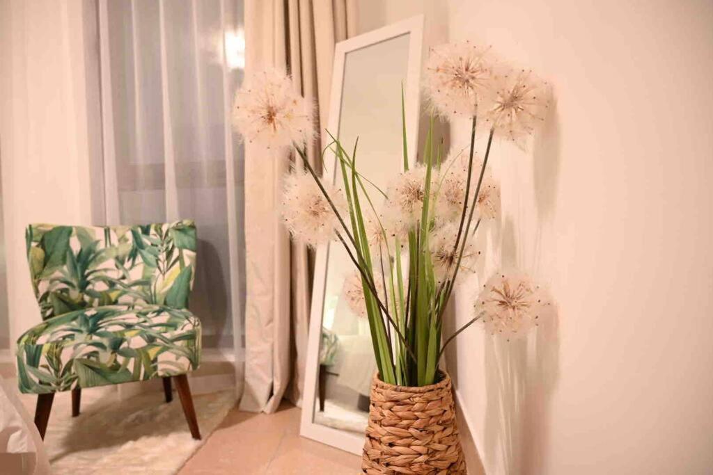 Brand New Furniture . Close To Dubai Mall. Exteriér fotografie